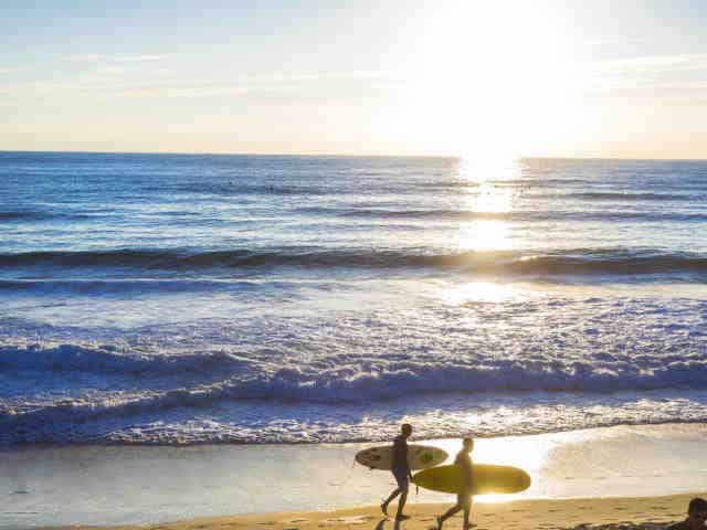 Où faire du surf en France en octobre ?
