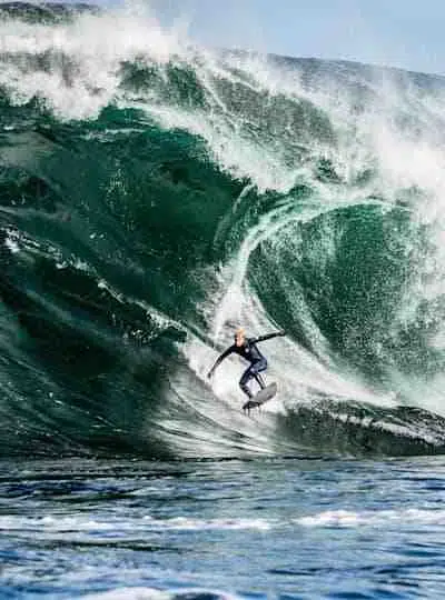Où se trouve la plus grosse vague du monde ?