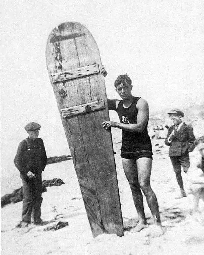 Qui a popularisé le surf moderne ?