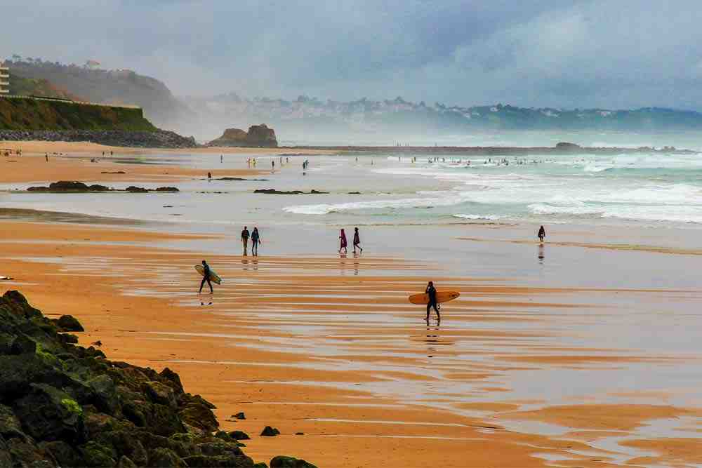 Où surfer au Pays basque espagnol ?