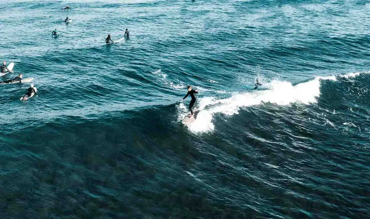 Où surfer en été dans le monde ?